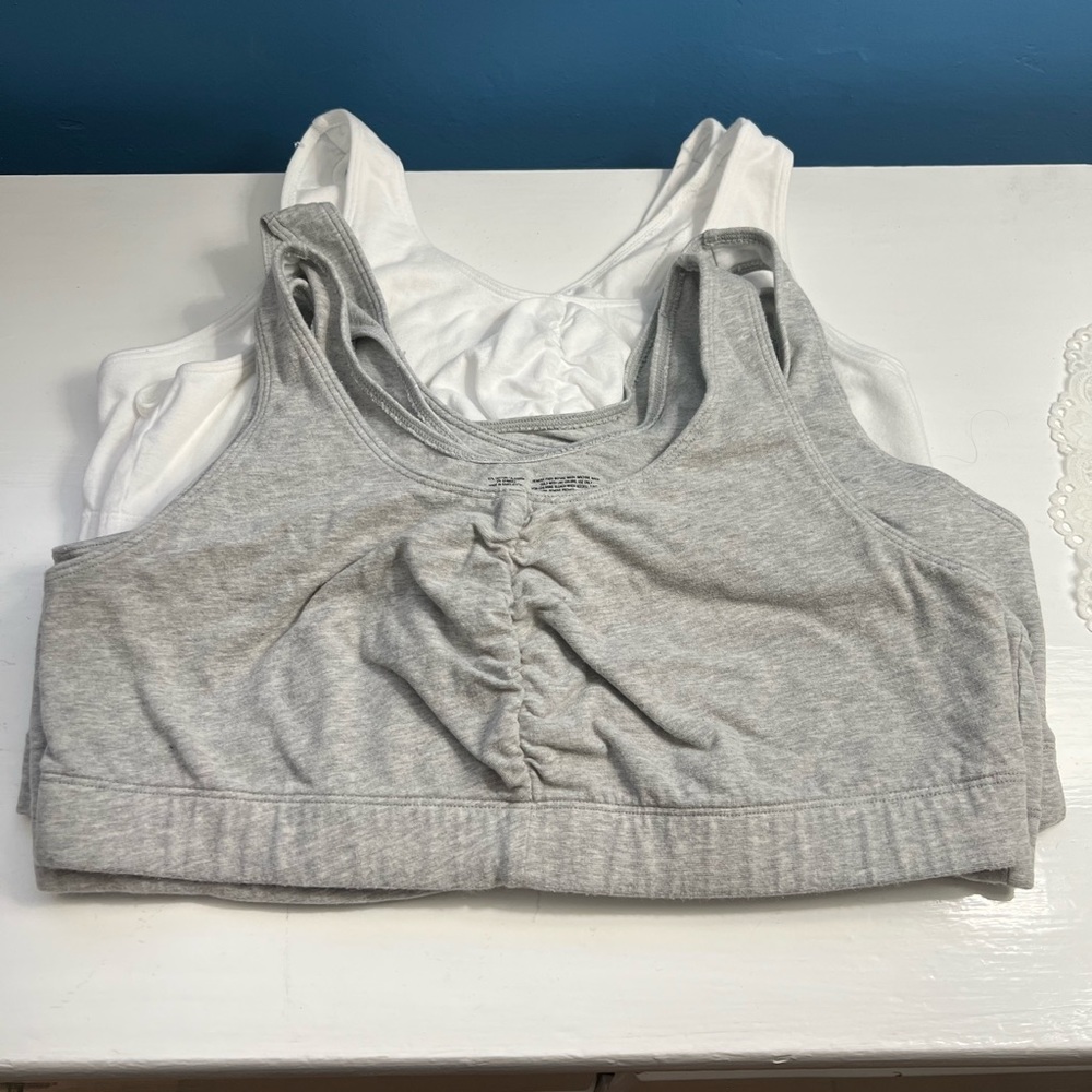 FRUIT Of THE LOOM sports bras bundle of 5 , 3 grey/2white size 40 never worn